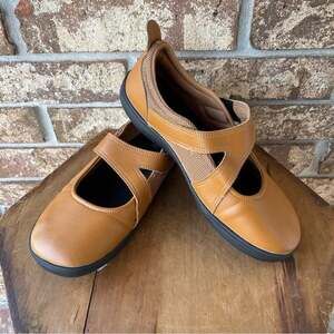 Bare Run Wide Toe Walking Shoe Mary Jane Size 8 1/2 Excellent Condition!